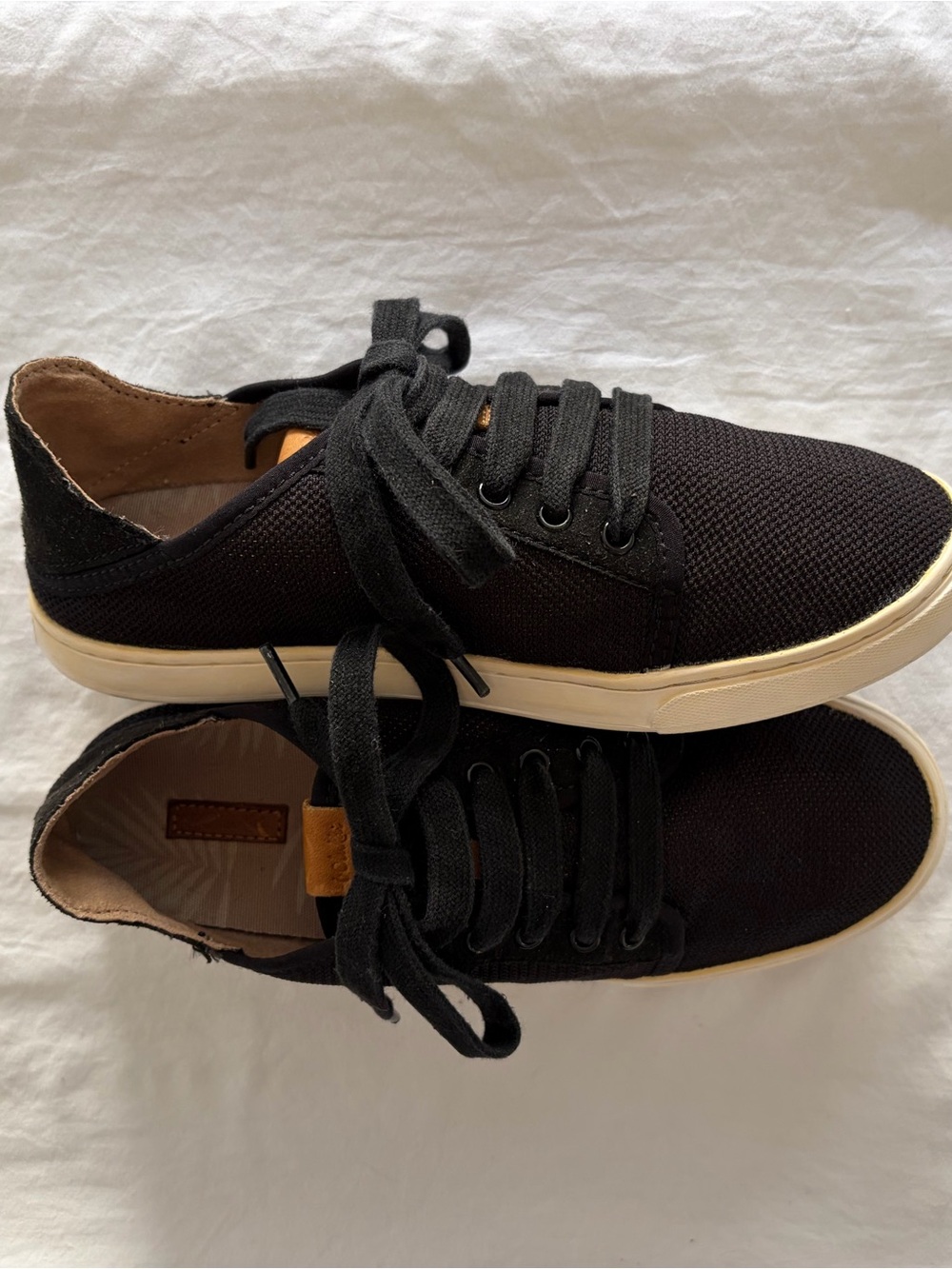 OluKai Wmns Black Canvas Lace-Up Flats Cream Sole Sz 7.5 Super Comfortable!